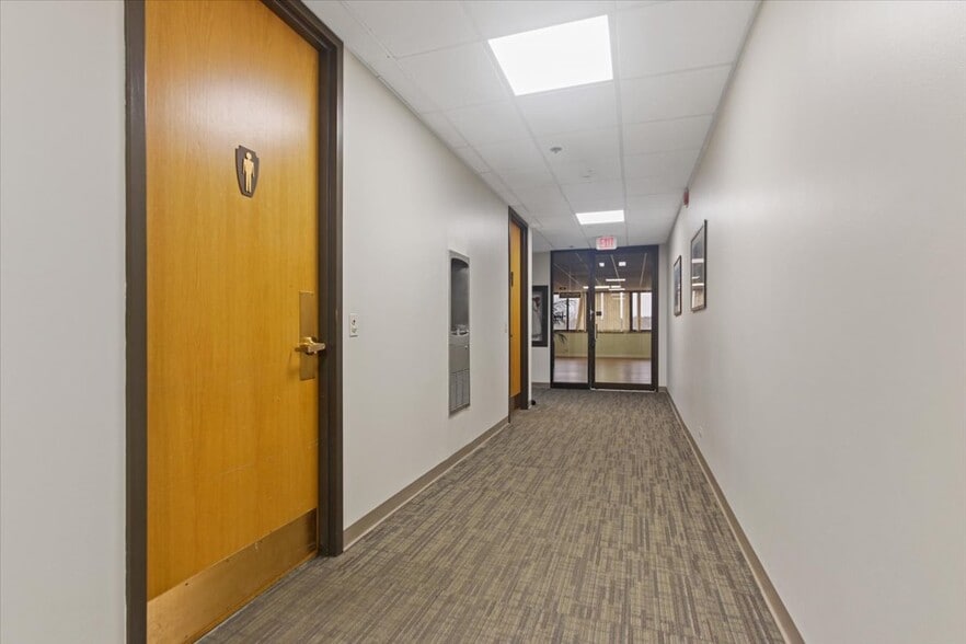 More Photos Of 100 Corporate Pl, Peabody Unknown For Lease