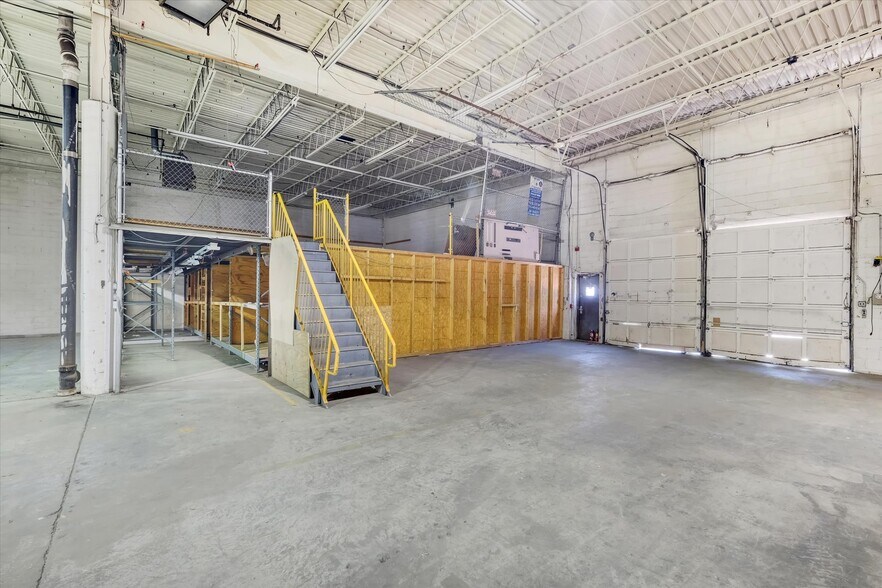 More Photos Of 6900 Lindbergh Blvd, Philadelphia Distribution For Lease