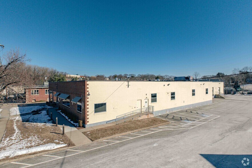 More Photos Of 241 Riverview Ave, Newton Warehouse For Lease