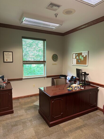 More Photos Of 500 COMMERCE Dr, Coraopolis Office For Sale