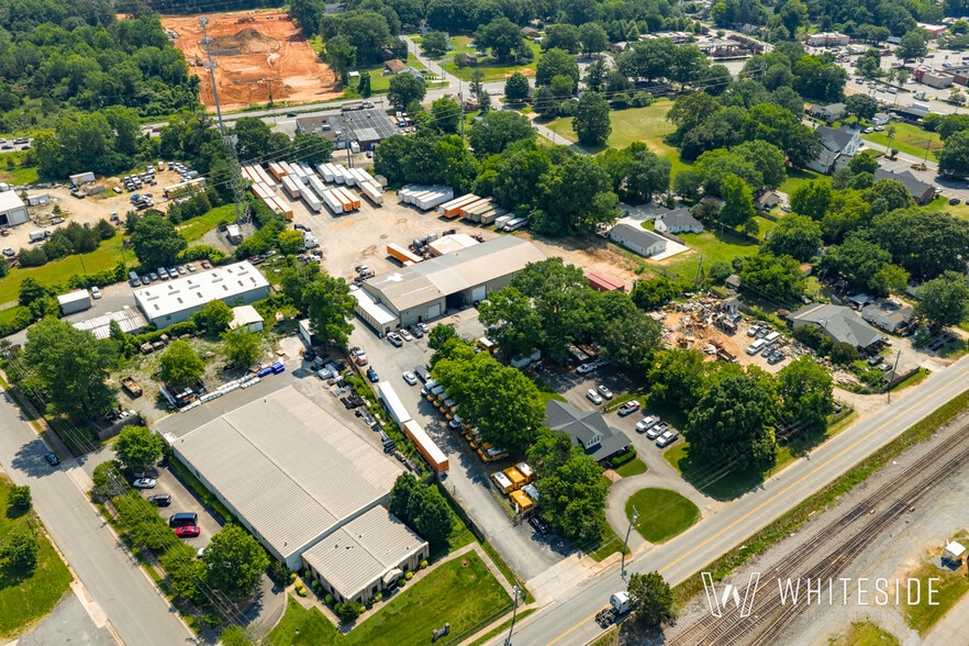 More Photos Of 4420 Rozzelles Ferry Rd, Charlotte Warehouse For Sale