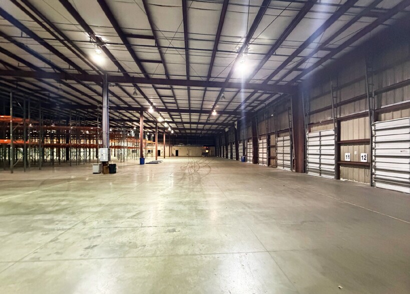 More Photos Of 5360 Commerce Blvd E, Mobile Warehouse For Lease