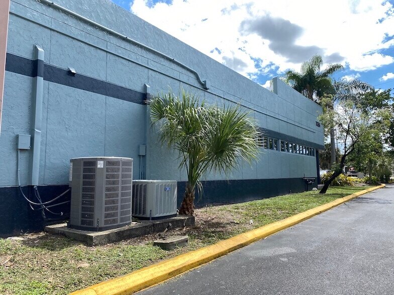 More Photos Of 7351 W Oakland Park Blvd, Fort Lauderdale Office For Sale