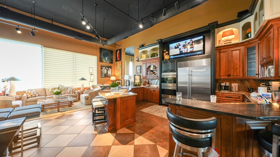 More Photos Of 2265 Bagnell Dam Blvd, Lake Ozark Office For Sale