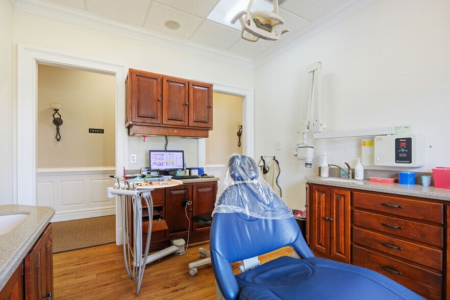 More Photos Of 10611 Greenyard Way, Chester Medical For Sale