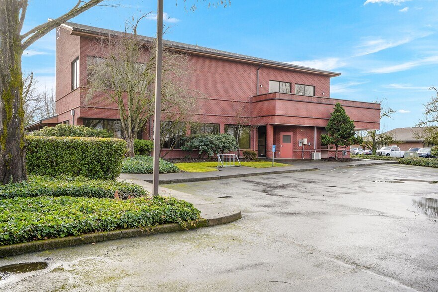 More Photos Of 2965 Ryan Dr SE, Salem Office For Sale