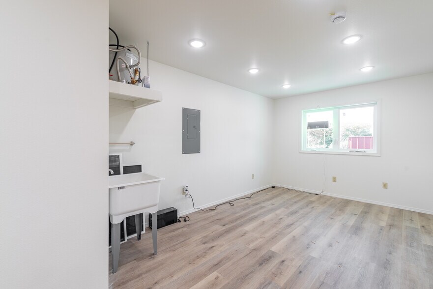 More Photos Of 7196/7198/7204 North Tongass Hwy, Ketchikan General Retail For Sale