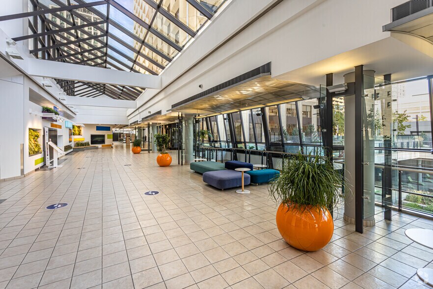 More Photos Of 10020 100th St NW, Edmonton Office For Lease