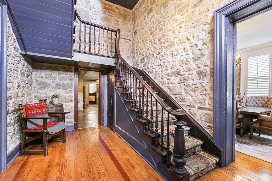 More Photos Of 115 S Kentucky St, McKinney Office For Lease