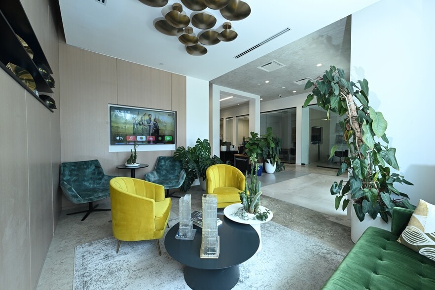 More Photos Of 2319 N Miami Ave, Miami Office For Lease
