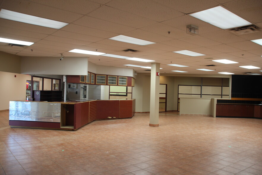 More Photos Of 26 Strathmoor Dr, Sherwood Park Hotel For Lease
