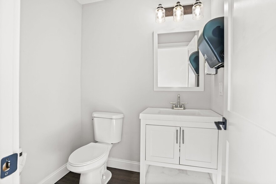 More Photos Of 77 S Main St, Newtown Warehouse For Lease