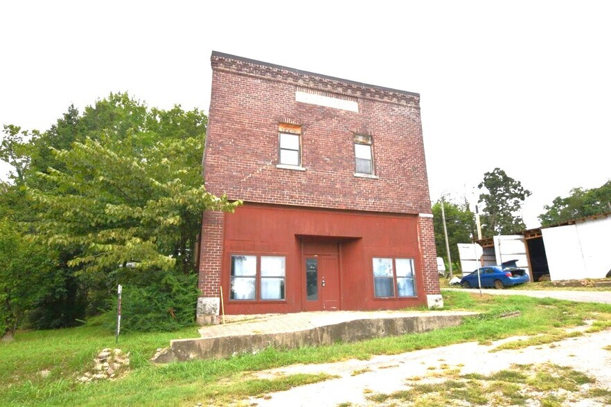 More Photos Of 114 Main St, Watts Apartments For Sale