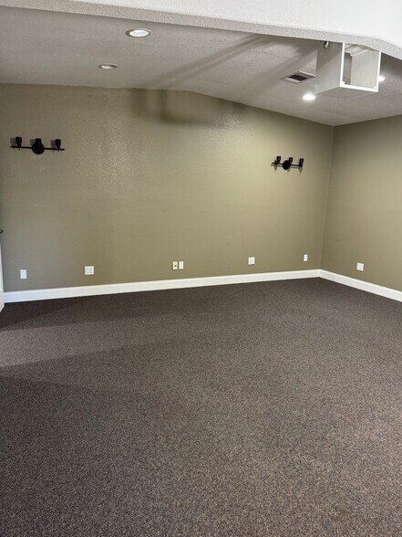 More Photos Of 100 S Canyonwood Dr, Dripping Springs Unknown For Lease