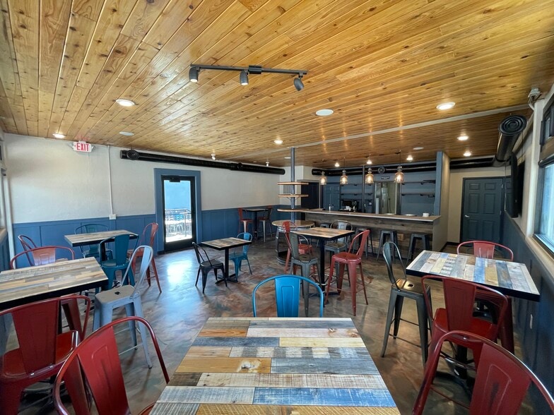 More Photos Of 121 W Midland Ave, Woodland Park Restaurant For Lease