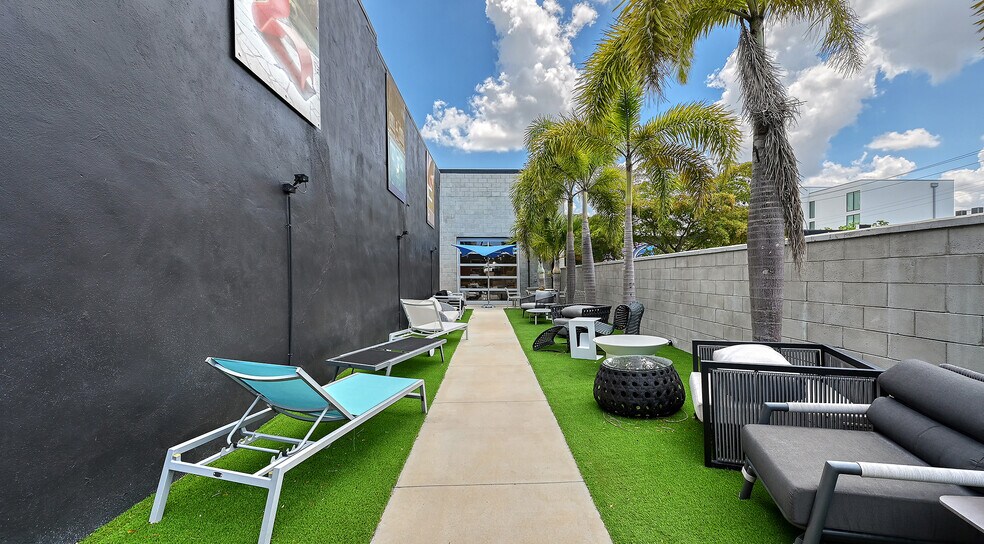 More Photos Of 622 Central Ave, Sarasota Freestanding For Sale