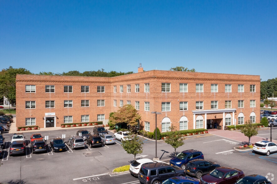 More Photos Of 222 Middle Country Rd, Smithtown Medical For Lease