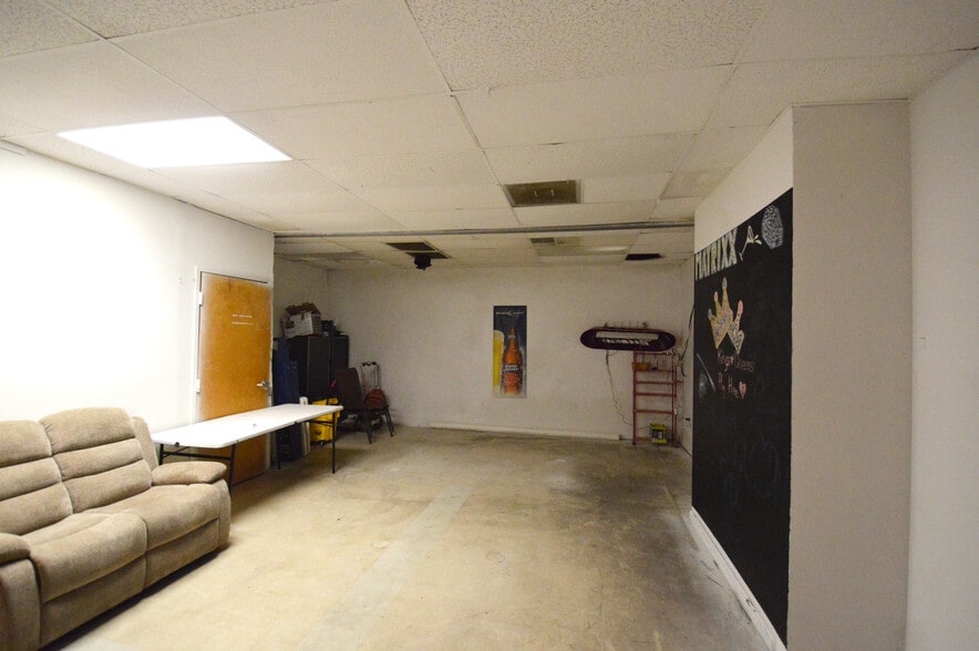 More Photos Of 2805 Earlham Pl, High Point Office For Sale