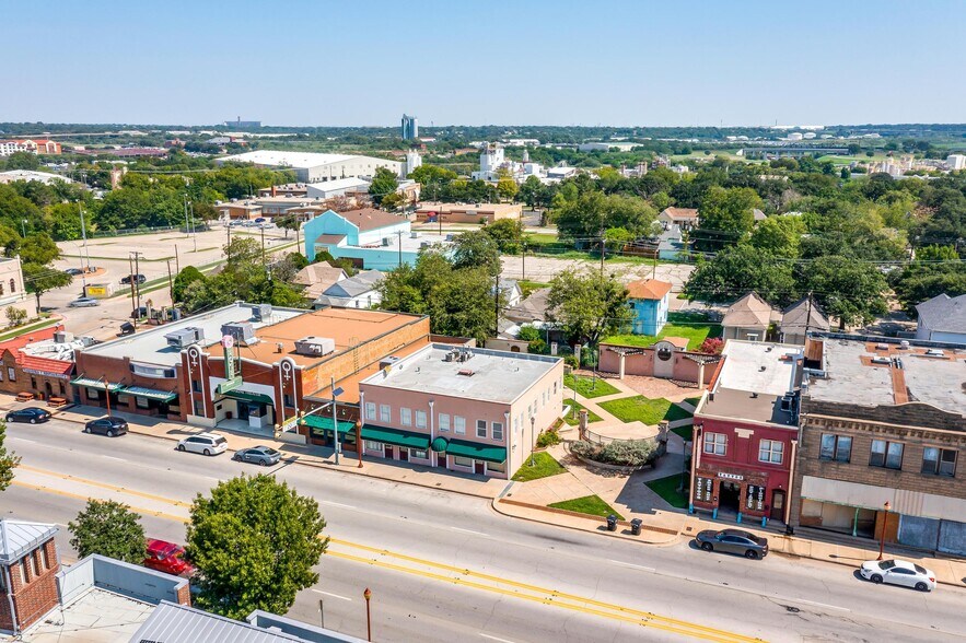 More Photos Of 1434 N Main St, Fort Worth Storefront Retail Office For Lease