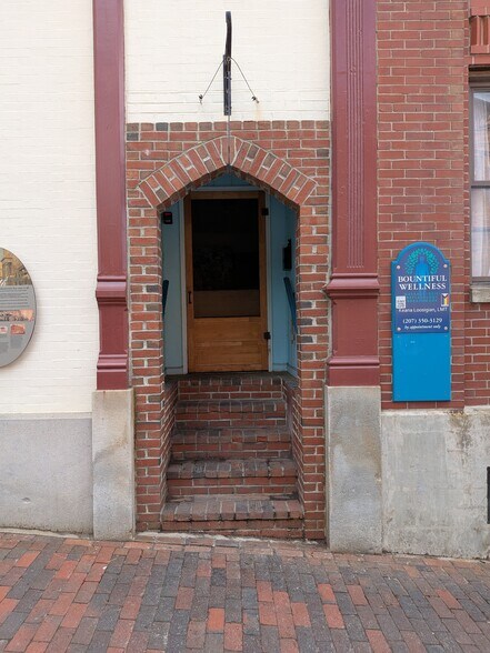 More Photos Of 4 Centre St, Bath Office For Lease