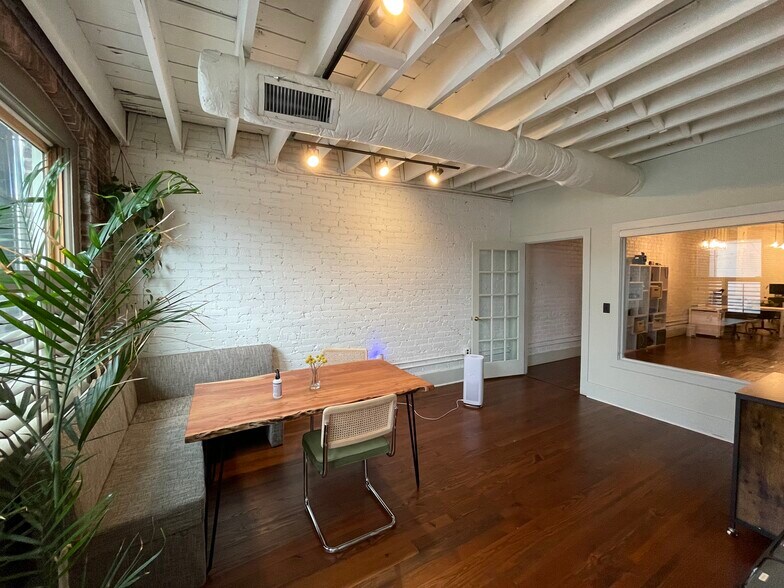 More Photos Of 463 King St, Charleston Storefront Retail Office For Lease
