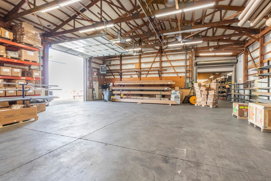 More Photos Of 5095 Crookshank Rd, Cincinnati Light Manufacturing For Sale