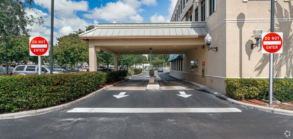 More Photos Of 5599 S University Dr, Davie Loft Creative Space For Sale