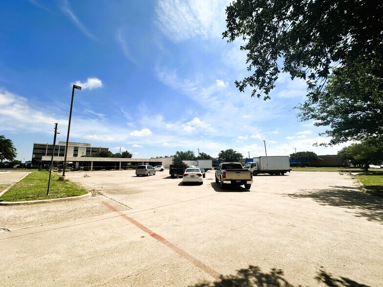 More Photos Of 3316 W Walnut St, Garland Bank For Sale