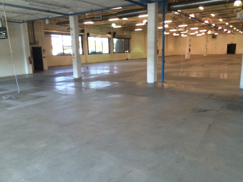 More Photos Of 65 River St, New Rochelle Showroom For Lease