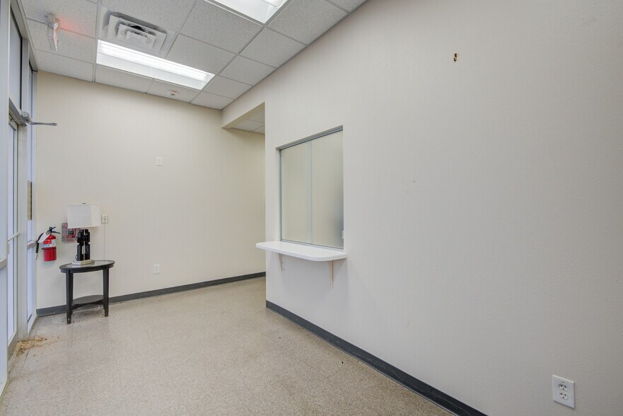 More Photos Of 4300-4302 Fairmont Pky, Pasadena Unknown For Lease