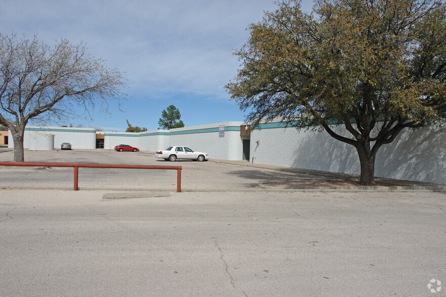 More Photos Of 835 Tower Dr, Odessa Office For Sale
