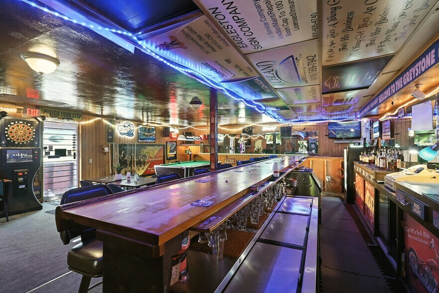 More Photos Of 451 Grace St, Mansfield Bar For Sale
