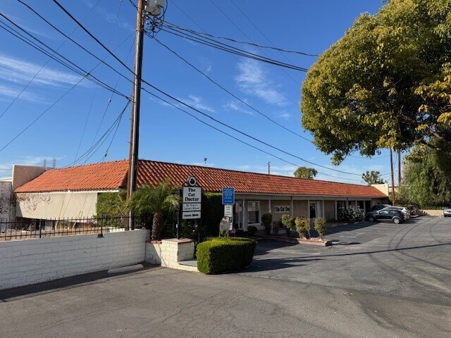 More Photos Of 26055 Bouquet Canyon Rd, Santa Clarita Veterinarian Kennel For Sale