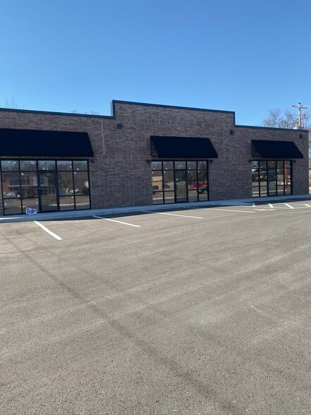 More Photos Of 10420 Blue Ridge Blvd, Kansas City Storefront Retail Office For Lease