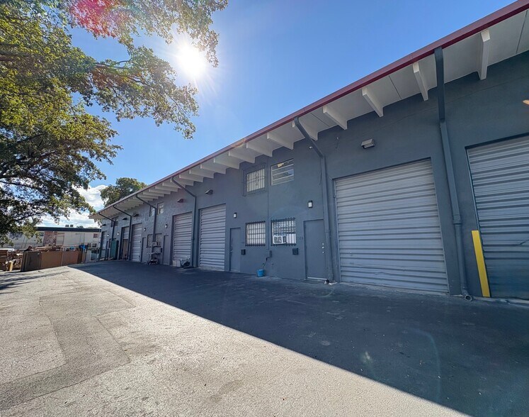 Primary Photo Of 1325-1343 NE 119th St, Miami Warehouse For Lease