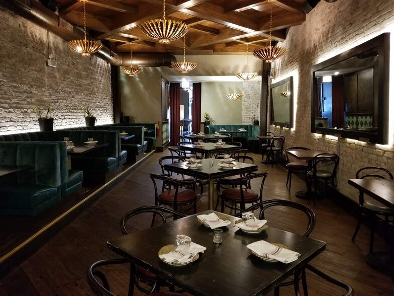 More Photos Of 738 W Randolph St, Chicago Storefront For Sale