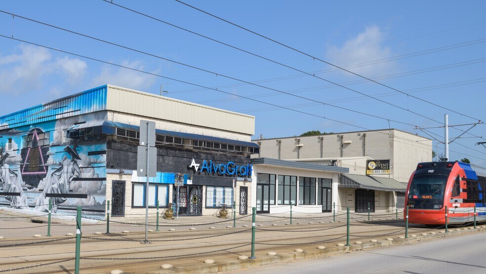 More Photos Of 1919 N Main St, Houston Storefront Retail Office For Lease