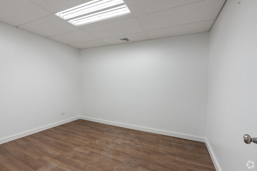 More Photos Of 3600 NE 4th Ave, Oakland Park Unknown For Lease