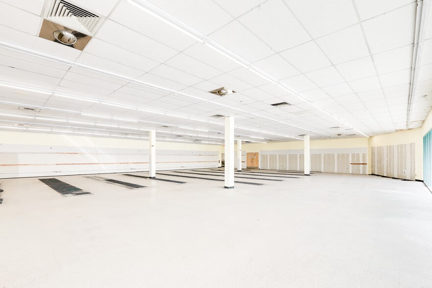 More Photos Of 1155-1245 Huntington Dr, Duarte Unknown For Lease