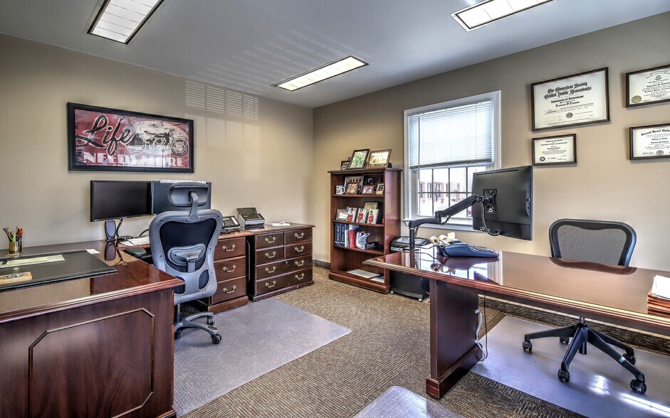 More Photos Of 471 Monroe Tpke, Monroe Medical For Lease