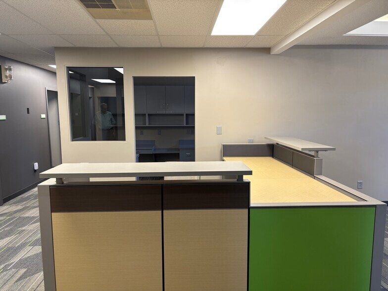 More Photos Of 201 W Broadway Blvd, Johnston City Office For Sale