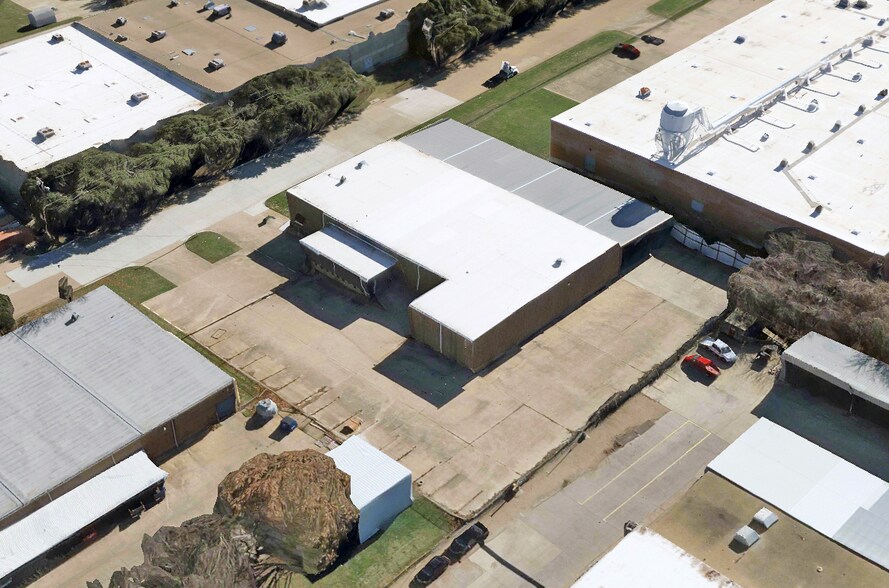 More Photos Of 4529 Gold Rd, Dallas Distribution For Sale