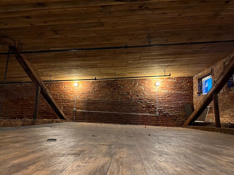 More Photos Of 106 Genesee St, Utica Restaurant For Lease