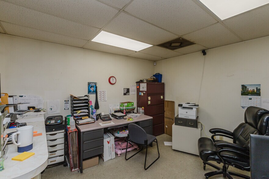 More Photos Of 2555 N Market St, Wichita Auto Repair For Sale