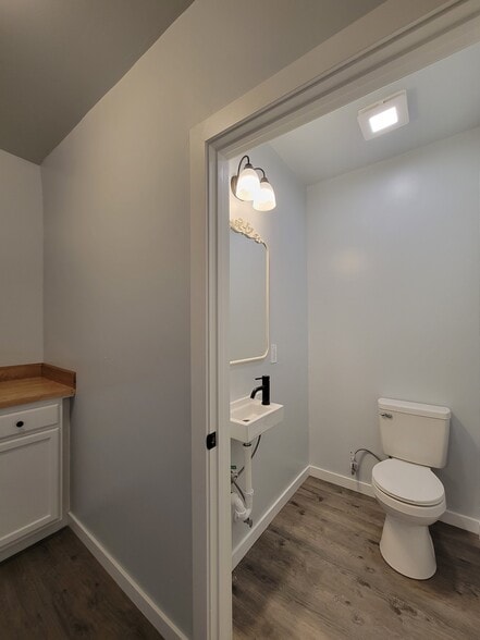 More Photos Of 311 NW Kerron Ave, Winlock Office Residential For Lease
