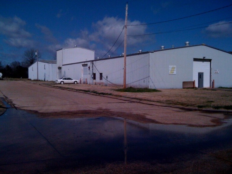 More Photos Of 4600 Richard Ave, Alexandria Warehouse For Sale