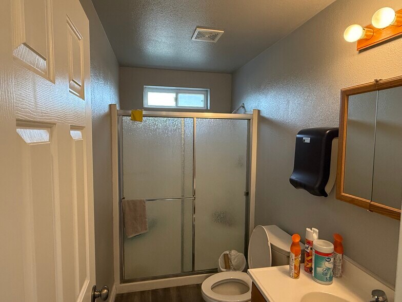 More Photos Of 725 SW 8th St, Fruitland Office For Sale