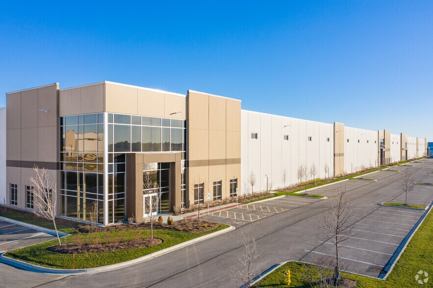 More Photos Of 3971 S Lakeside Dr, Waukegan Warehouse For Lease
