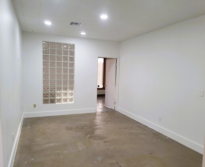 More Photos Of 3038 E Cactus Rd, Phoenix Office For Sale