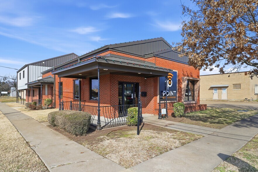 More Photos Of 203 N 5th St, Wills Point Office For Sale